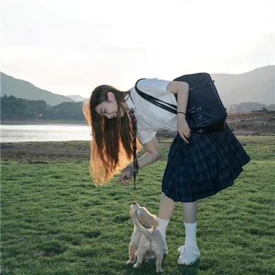 黑色河流